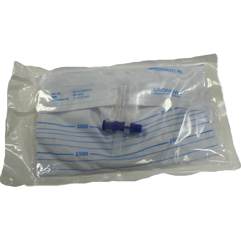 Ein transparenter Urinbeutel mit blauen Markierungen liegt in einer Plastikverpackung.